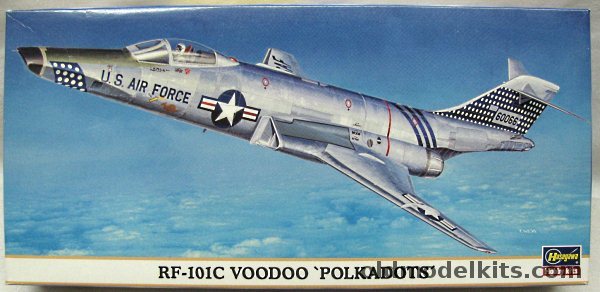 Hasegawa 1/72 McDonnell Douglas RF-101C Voodoo - USAF 45th TRS Polkadots Misawa Air Base Japan 1967 / 29th TRS 432 TRW, 00252 plastic model kit